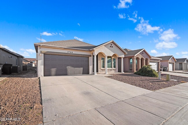 3768 Loma Adriana in El Paso, TX - Building Photo - Building Photo