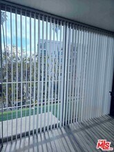 100 S Doheny Dr in Los Angeles, CA - Building Photo - Building Photo