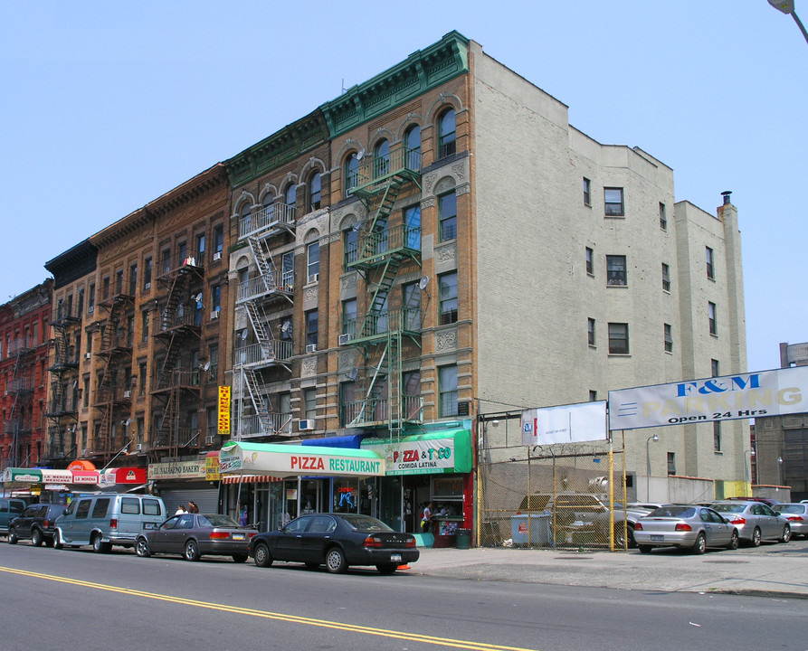 361 E 138th St in Bronx, NY - Foto de edificio