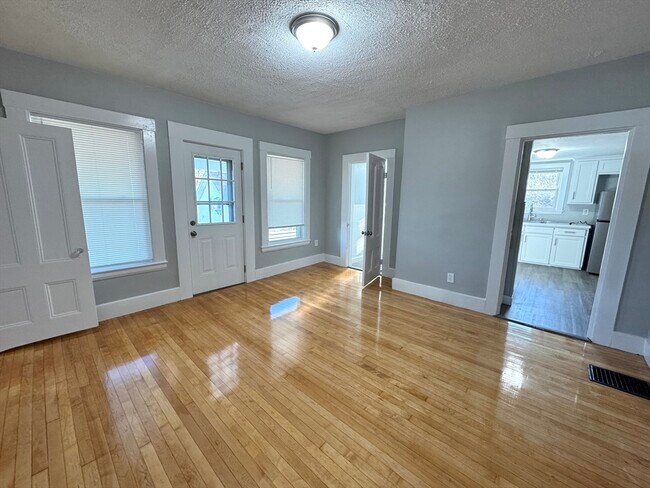 240 Dale St in Waltham, MA - Building Photo - Building Photo