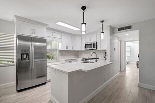 493 Flanders K in Delray Beach, FL - Building Photo