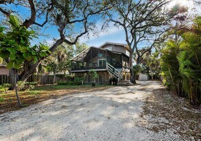 5141 St Albans Ave in Siesta Key, FL - Building Photo