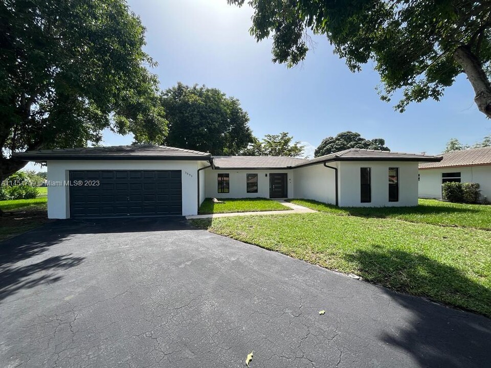 3890 NW 106th Dr in Coral Springs, FL - Building Photo