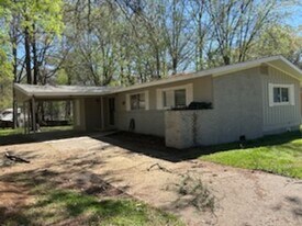 2846 Marydale Dr in Jackson, MS - Building Photo