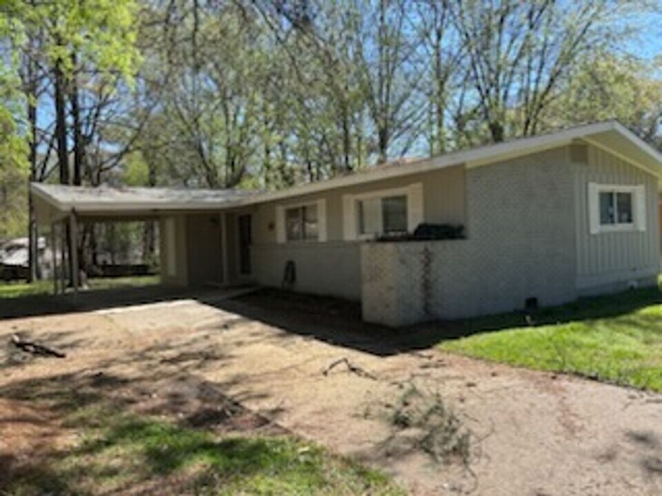 2846 Marydale Dr in Jackson, MS - Building Photo