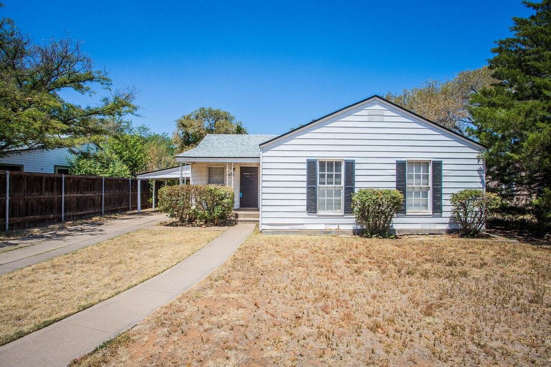 2424 29th St in Lubbock, TX - Foto de edificio