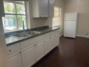 218 SW 5th St in Hallandale Beach, FL - Building Photo - Building Photo