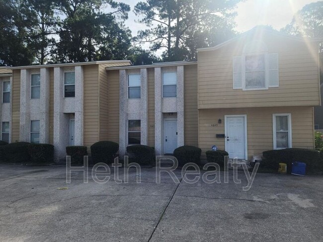 4647 Barnes Rd S in Jacksonville, FL - Foto de edificio - Building Photo