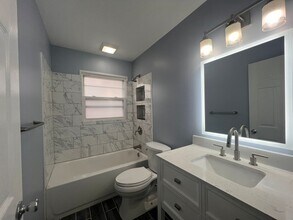 4717 Harrison St in Davenport, IA - Building Photo - Building Photo