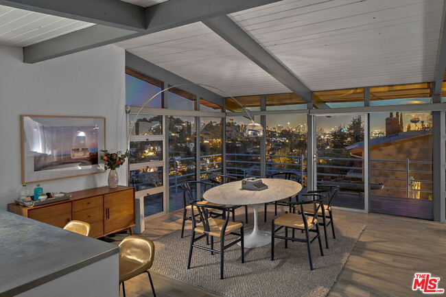 2690 Hollyridge Dr in Los Angeles, CA - Building Photo - Building Photo