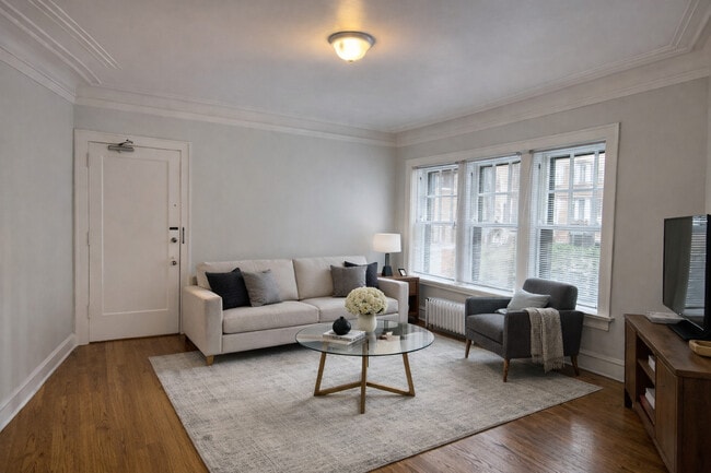 618 1/2 Sheridan Rd in Evanston, IL - Building Photo - Building Photo