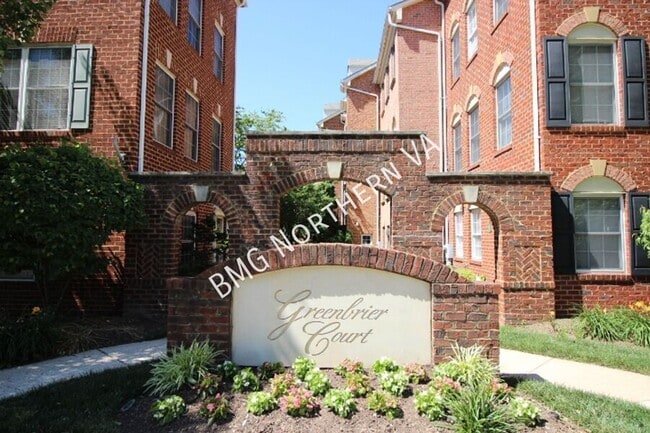property at 2304 N Greenbrier Ct