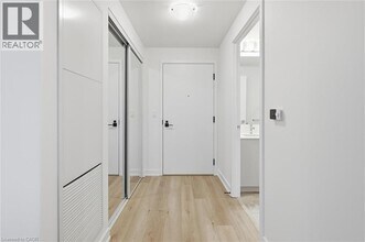 500 Plains Rd E in Burlington, ON - Building Photo - Building Photo