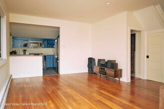17 Elks Park Rd in West Hurley, NY - Building Photo - Building Photo