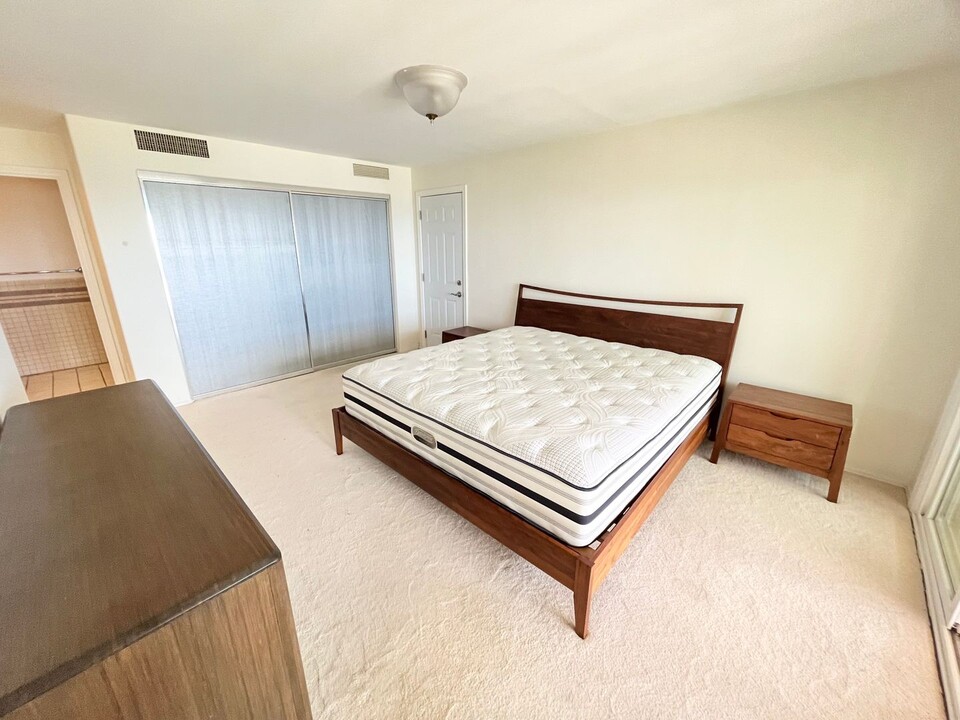 619 Puuikena Dr, Unit Downstairs in Honolulu, HI - Building Photo