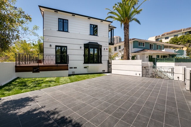 1307 S Beverly Glen Blvd in Los Angeles, CA - Building Photo - Building Photo