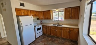 2064 N Willow Ave in Huachuca City, AZ - Building Photo