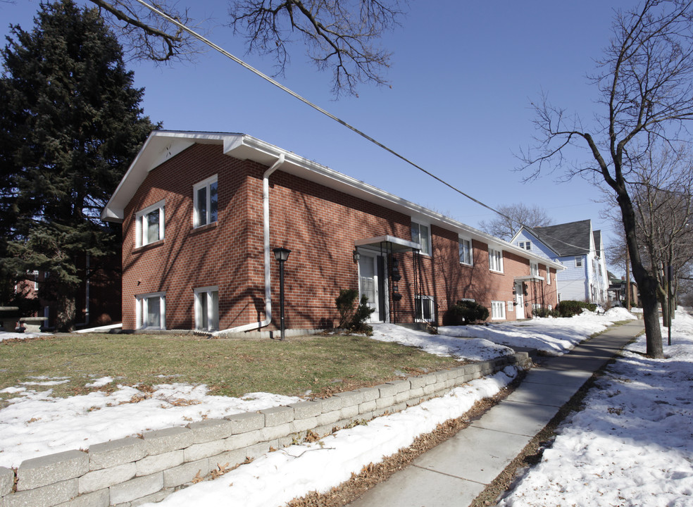 2000 Washington St in Lincoln, NE - Foto de edificio