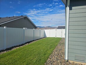 345 S Newton Ave in East Wenatchee, WA - Building Photo - Building Photo