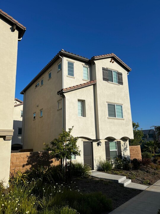 27717 Stonehurst Ln in San Pedro, CA - Foto de edificio