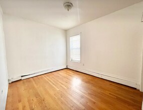 846 Huntington Ave, Unit 3 in Boston, MA - Foto de edificio - Building Photo