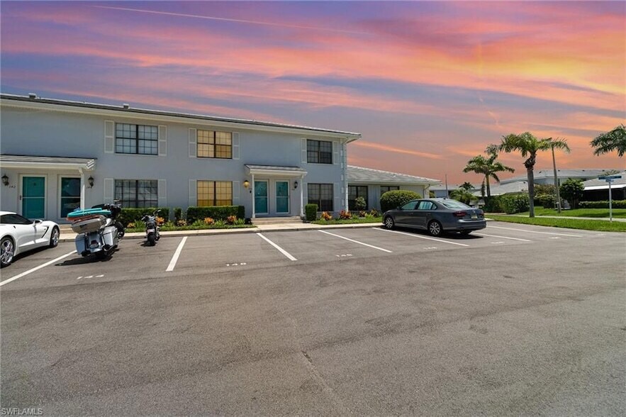 146 Clyburn Way W in Marco Island, FL - Building Photo
