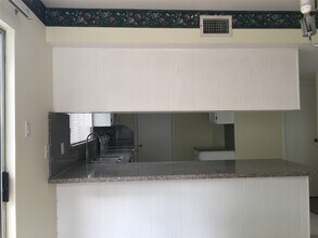 65 Yewleaf Rd in The Woodlands, TX - Building Photo - Building Photo
