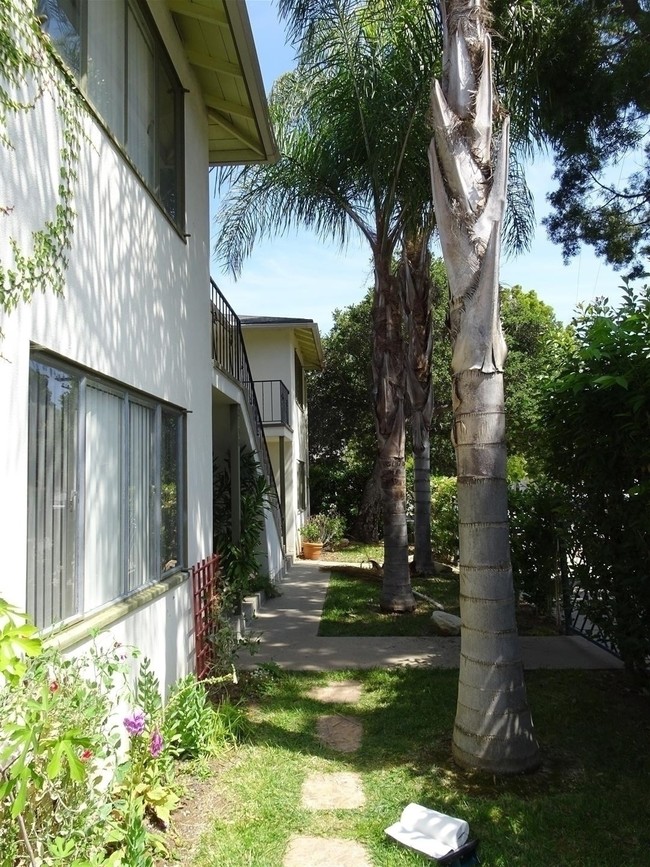 2130 Bath St in Santa Barbara, CA - Building Photo - Building Photo