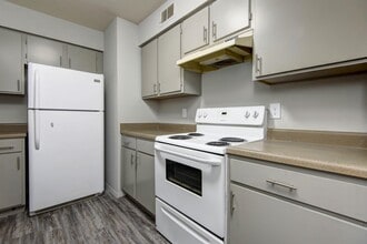 Meadowview Apartments in Springfield, MO - Building Photo - Building Photo