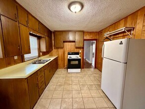 809 NE Maple Dr in Kansas City, MO - Foto de edificio - Building Photo