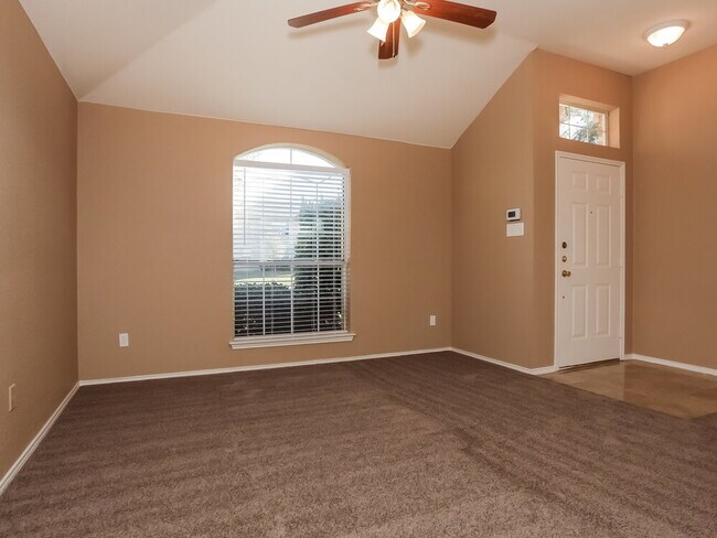 1033 Weaver St in Cedar Hill, TX - Building Photo - Building Photo