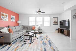 325 Sanders St in Indianapolis, IN - Building Photo