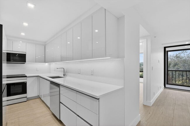 7835 Lakeside Blvd in Boca Raton, FL - Building Photo - Building Photo