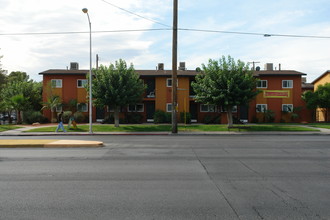 Bonanza Gardens Apartments in Las Vegas, NV - Building Photo - Building Photo