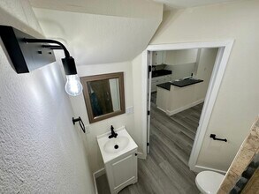 720 N Eucalyptus Ave, Unit 104 in Inglewood, CA - Foto de edificio - Building Photo