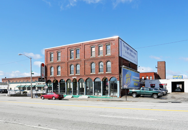 550 Elm Apartments in Manchester, NH - Foto de edificio - Building Photo