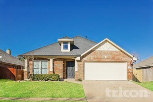 541 Kerry St in Crowley, TX - Building Photo