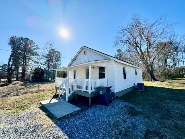 107 Montgomery St in La Crosse, VA - Building Photo - Building Photo