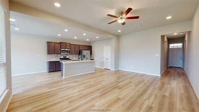 6335 Spartan Dr in College Station, TX - Foto de edificio - Building Photo