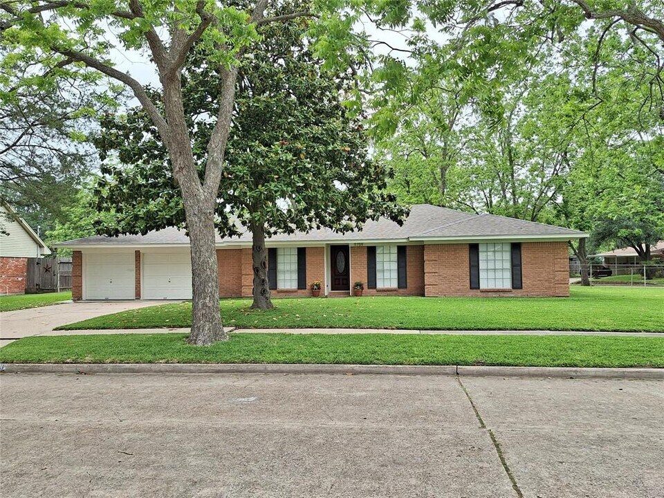 9759 Ebb St in Houston, TX - Foto de edificio