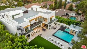 4533 Estrondo Dr in Los Angeles, CA - Building Photo