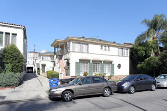 423 S Cloverdale Ave in Los Angeles, CA - Building Photo - Primary Photo