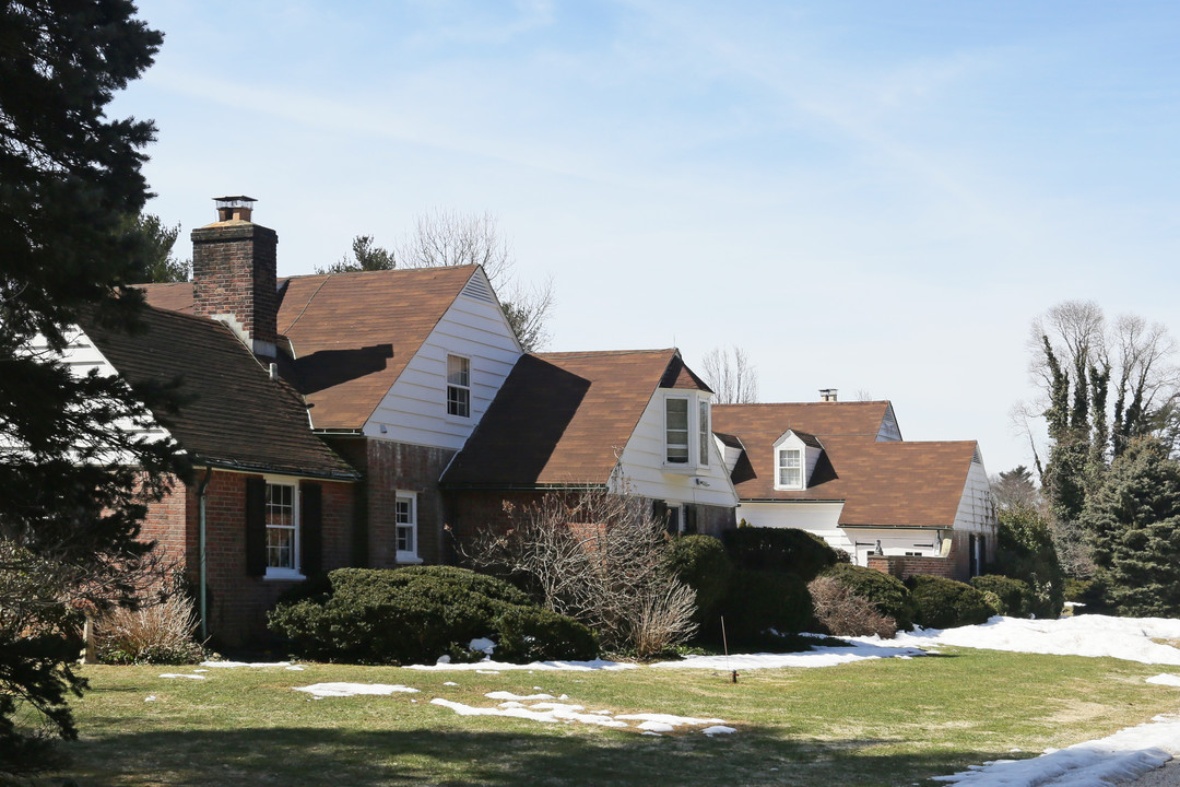 Bumpstead House Apartments in Cold Spring Harbor, NY - Building Photo