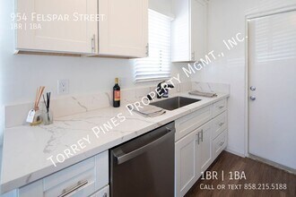 954 Felspar St in San Diego, CA - Building Photo - Building Photo