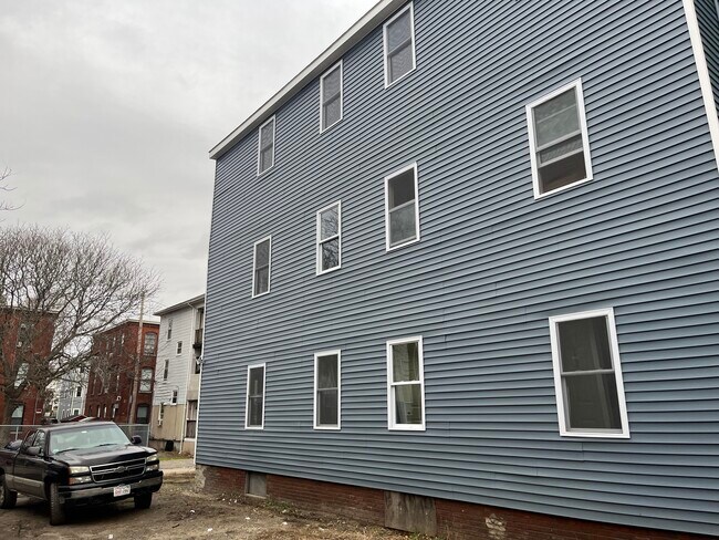 15 Hawley St in Worcester, MA - Building Photo - Building Photo
