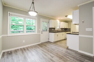 310 Victoria Dr in Ellenwood, GA - Building Photo - Building Photo