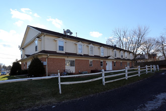 Meadowbrook Apartments in Hatfield, PA - Foto de edificio - Building Photo