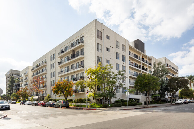 Beverly Towers Condominiums in Los Angeles, CA - Building Photo - Primary Photo