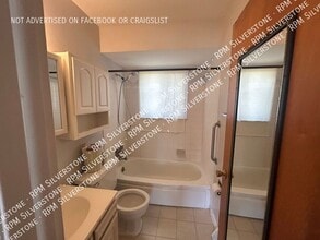 244 W Drahner Rd in Oxford, MI - Building Photo - Building Photo