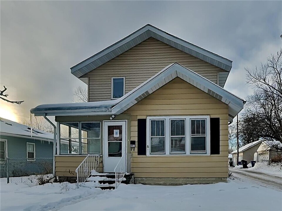 891 Hazelwood St in St. Paul, MN - Building Photo